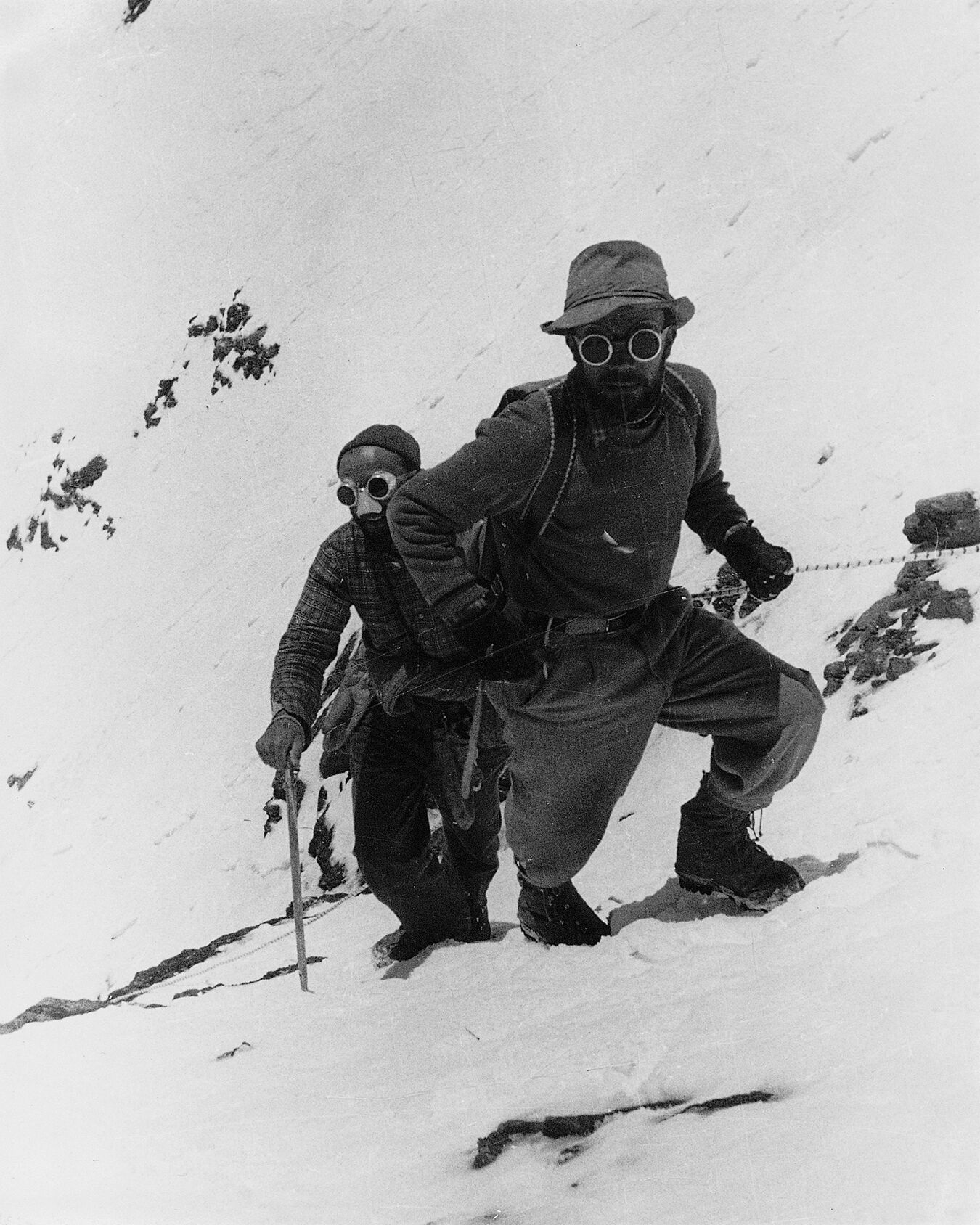shots of the 1954 Italian expedition to K2 img2